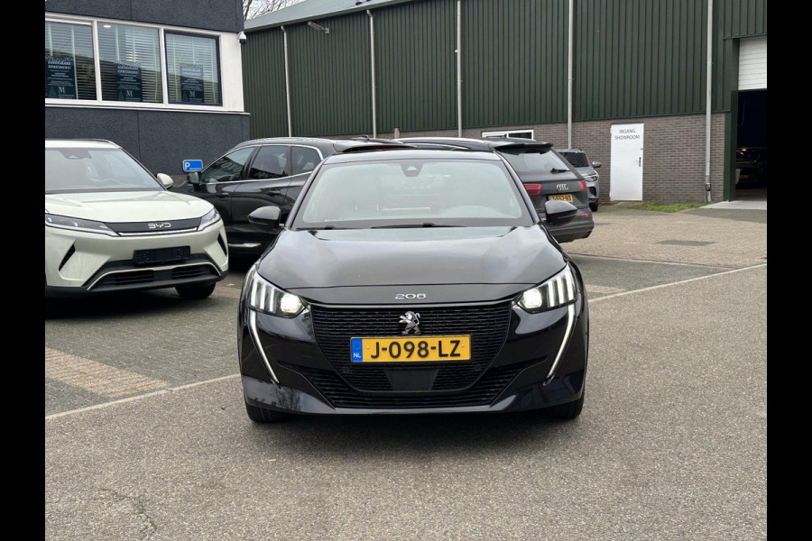 Peugeot e-208 EV GT 350 50 kWh VAN: 17.900,- VOOR: 15.877,- UW EINDEJAARSVOORDEEL: 2.023,- EURO | 3-fase laden | SOH 88% | Panoramadak | Adaptieve cruise control | Virtual cockpit | Stoelverwarming | Full options