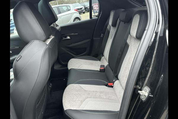 Peugeot e-208 EV GT 350 50 kWh VAN: 17.900,- VOOR: 15.877,- UW EINDEJAARSVOORDEEL: 2.023,- EURO | 3-fase laden | SOH 88% | Panoramadak | Adaptieve cruise control | Virtual cockpit | Stoelverwarming | Full options