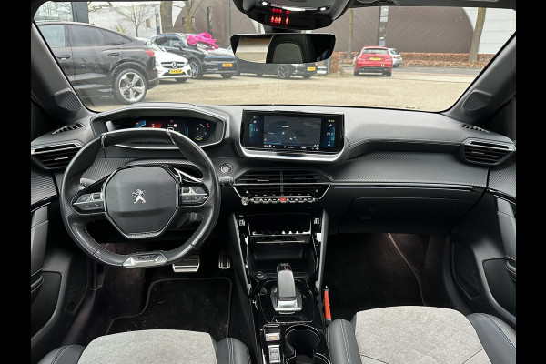 Peugeot e-208 EV GT 350 50 kWh VAN: 17.900,- VOOR: 15.877,- UW EINDEJAARSVOORDEEL: 2.023,- EURO | 3-fase laden | SOH 88% | Panoramadak | Adaptieve cruise control | Virtual cockpit | Stoelverwarming | Full options