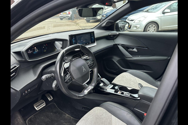 Peugeot e-208 EV GT 350 50 kWh VAN: 17.900,- VOOR: 15.877,- UW EINDEJAARSVOORDEEL: 2.023,- EURO | 3-fase laden | SOH 88% | Panoramadak | Adaptieve cruise control | Virtual cockpit | Stoelverwarming | Full options