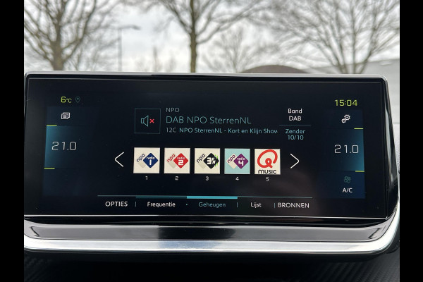 Peugeot e-208 EV GT 350 50 kWh VAN: 17.900,- VOOR: 15.877,- UW EINDEJAARSVOORDEEL: 2.023,- EURO | 3-fase laden | SOH 88% | Panoramadak | Adaptieve cruise control | Virtual cockpit | Stoelverwarming | Full options