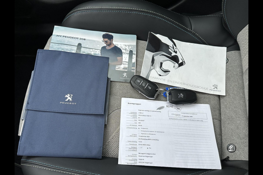 Peugeot e-208 EV GT 350 50 kWh VAN: 17.900,- VOOR: 15.877,- UW EINDEJAARSVOORDEEL: 2.023,- EURO | 3-fase laden | SOH 88% | Panoramadak | Adaptieve cruise control | Virtual cockpit | Stoelverwarming | Full options