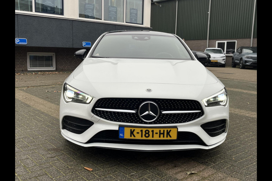 Mercedes-Benz CLA-Klasse 200 Business Solution AMG VAN: €34.900,- | VOOR: €31.877,- | UW E INDEJAARSVOORDEEL: €3.023,- l 1e eigenaar | NL Auto  Panoramadak | Sfeerverlichting | Elektrische stoelen met geheugen | Camera | Apple CarPlay | Rijklaar geleverd met 12 maanden BOVAG-garantie