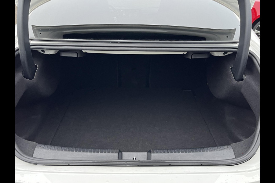 Mercedes-Benz CLA-Klasse 200 Business Solution AMG VAN: €34.900,- | VOOR: €31.877,- | UW E INDEJAARSVOORDEEL: €3.023,- l 1e eigenaar | NL Auto  Panoramadak | Sfeerverlichting | Elektrische stoelen met geheugen | Camera | Apple CarPlay | Rijklaar geleverd met 12 maanden BOVAG-garantie