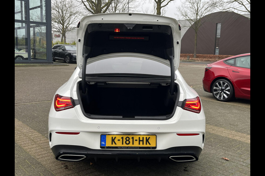 Mercedes-Benz CLA-Klasse 200 Business Solution AMG VAN: €34.900,- | VOOR: €31.877,- | UW E INDEJAARSVOORDEEL: €3.023,- l 1e eigenaar | NL Auto  Panoramadak | Sfeerverlichting | Elektrische stoelen met geheugen | Camera | Apple CarPlay | Rijklaar geleverd met 12 maanden BOVAG-garantie