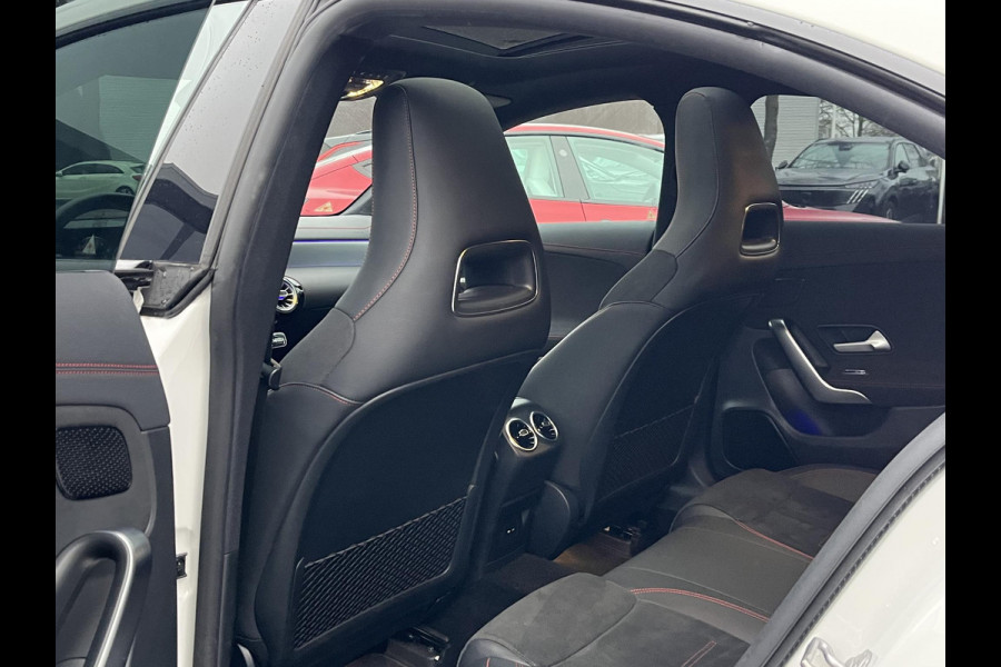 Mercedes-Benz CLA-Klasse 200 Business Solution AMG VAN: €34.900,- | VOOR: €31.877,- | UW E INDEJAARSVOORDEEL: €3.023,- l 1e eigenaar | NL Auto  Panoramadak | Sfeerverlichting | Elektrische stoelen met geheugen | Camera | Apple CarPlay | Rijklaar geleverd met 12 maanden BOVAG-garantie