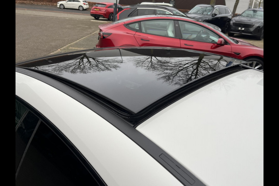 Mercedes-Benz CLA-Klasse 200 Business Solution AMG VAN: €34.900,- | VOOR: €31.877,- | UW E INDEJAARSVOORDEEL: €3.023,- l 1e eigenaar | NL Auto  Panoramadak | Sfeerverlichting | Elektrische stoelen met geheugen | Camera | Apple CarPlay | Rijklaar geleverd met 12 maanden BOVAG-garantie