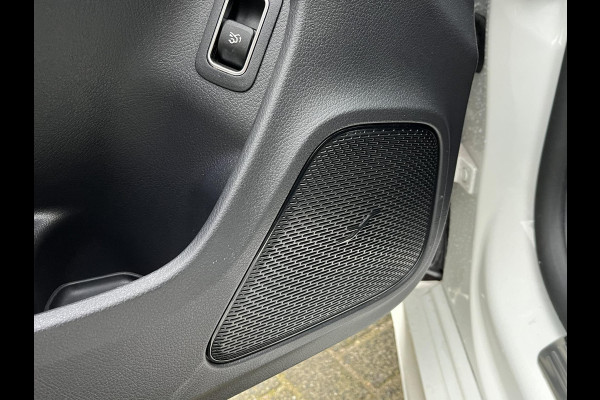 Mercedes-Benz CLA-Klasse 200 Business Solution AMG VAN: €34.900,- | VOOR: €31.877,- | UW E INDEJAARSVOORDEEL: €3.023,- l 1e eigenaar | NL Auto  Panoramadak | Sfeerverlichting | Elektrische stoelen met geheugen | Camera | Apple CarPlay | Rijklaar geleverd met 12 maanden BOVAG-garantie