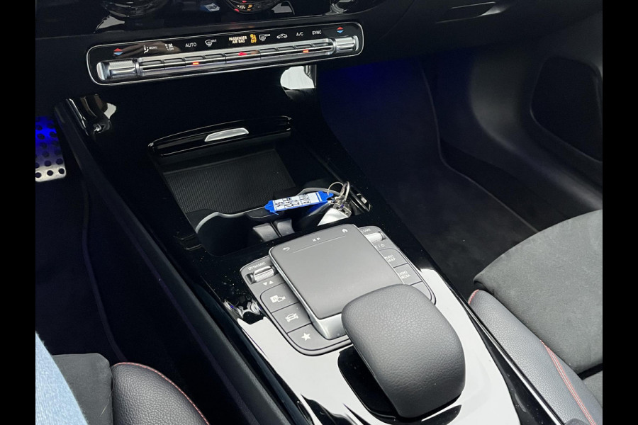 Mercedes-Benz CLA-Klasse 200 Business Solution AMG VAN: €34.900,- | VOOR: €31.877,- | UW E INDEJAARSVOORDEEL: €3.023,- l 1e eigenaar | NL Auto  Panoramadak | Sfeerverlichting | Elektrische stoelen met geheugen | Camera | Apple CarPlay | Rijklaar geleverd met 12 maanden BOVAG-garantie