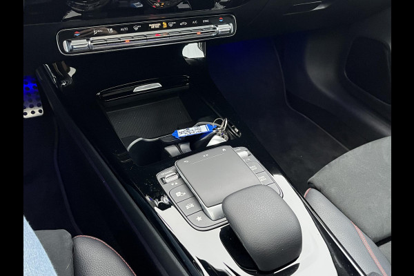 Mercedes-Benz CLA-Klasse 200 Business Solution AMG VAN: €34.900,- | VOOR: €31.877,- | UW E INDEJAARSVOORDEEL: €3.023,- l 1e eigenaar | NL Auto  Panoramadak | Sfeerverlichting | Elektrische stoelen met geheugen | Camera | Apple CarPlay | Rijklaar geleverd met 12 maanden BOVAG-garantie