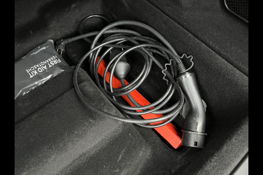 Lynk & Co 01 1.5 VAN: €24.900,- VOOR: €21.440,- UW EINDEJAARSVOORDEEL: €3.460,- | PHEV PLUG-IN HYBRIDE | COMPLETE AUTO | ELEKTRISCH PANORAMADAK | FULL OPTIONS | LYNK & CO GARANTIE T/M 05-2026 | RIJKLAAR GELEVERD | BTW VERREKENBAARE|