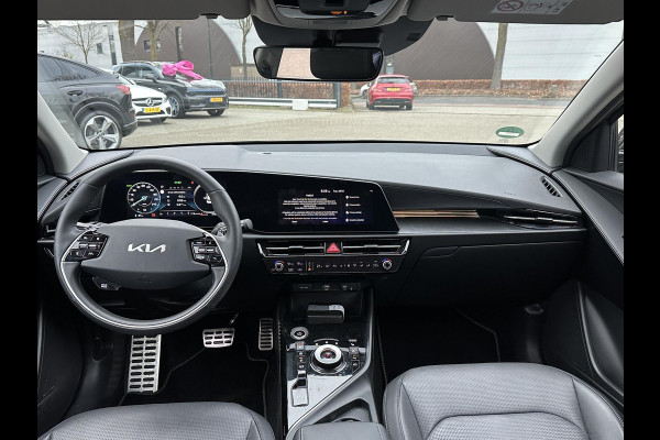 Kia Niro EV ExecutiveLine 64.8 kWh VAN: €31.900,- VOOR: €29.877,- UW EINDEJAARSVOORDEEL: €2.023|10 JAAR GARANTIE| PANO| STOEL+ STUURVERWARMING|ELEK. ACHTERKLEP|  STOELVENTILATIE| ACHTERBANK VERWARMD| MEM. STOEL| HEAD-UP|