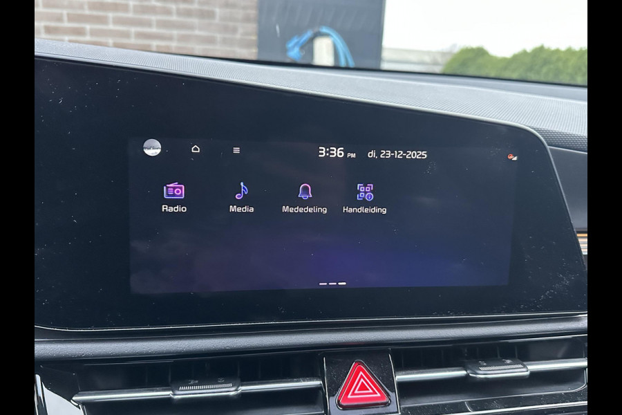 Kia Niro EV ExecutiveLine 64.8 kWh VAN: €31.900,- VOOR: €29.877,- UW EINDEJAARSVOORDEEL: €2.023|10 JAAR GARANTIE| PANO| STOEL+ STUURVERWARMING|ELEK. ACHTERKLEP|  STOELVENTILATIE| ACHTERBANK VERWARMD| MEM. STOEL| HEAD-UP|