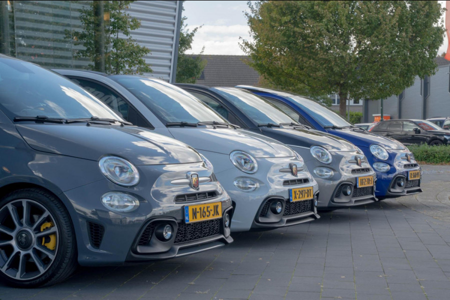 Abarth 595C 1.4 145PK / DAB+ / Parkeer sensoren / Climate control