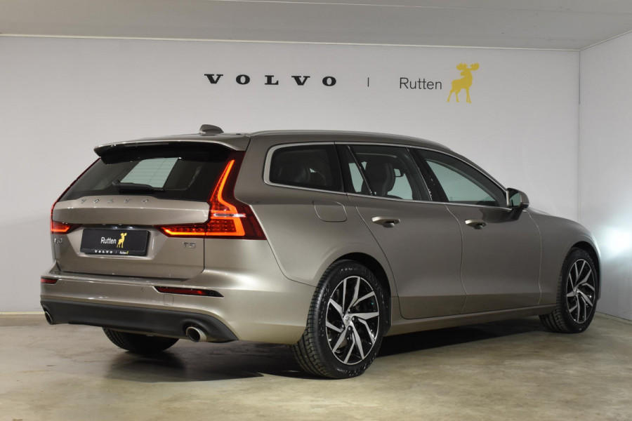 Volvo V60 T5 250PK Momentum / Navigatie / Achteruitrijcamera / Climate Control / Trekhaak, Parkeersensoren / 18'' LM Velgen /
