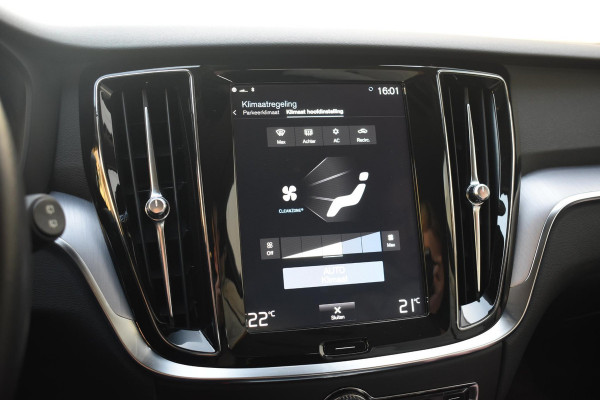 Volvo V60 T5 250PK Momentum / Navigatie / Achteruitrijcamera / Climate Control / Trekhaak, Parkeersensoren / 18'' LM Velgen /