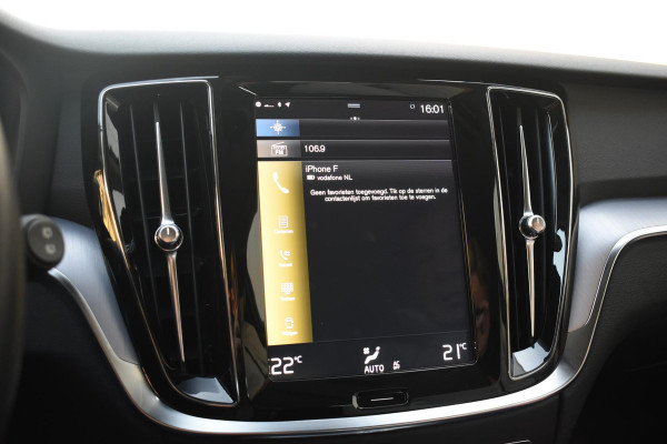 Volvo V60 T5 250PK Momentum / Navigatie / Achteruitrijcamera / Climate Control / Trekhaak, Parkeersensoren / 18'' LM Velgen /