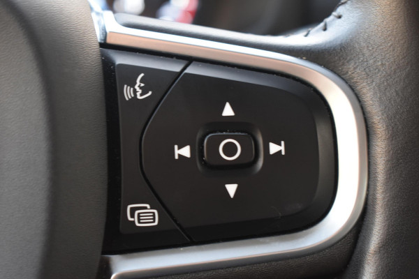 Volvo V60 T5 250PK Momentum / Navigatie / Achteruitrijcamera / Climate Control / Trekhaak, Parkeersensoren / 18'' LM Velgen /