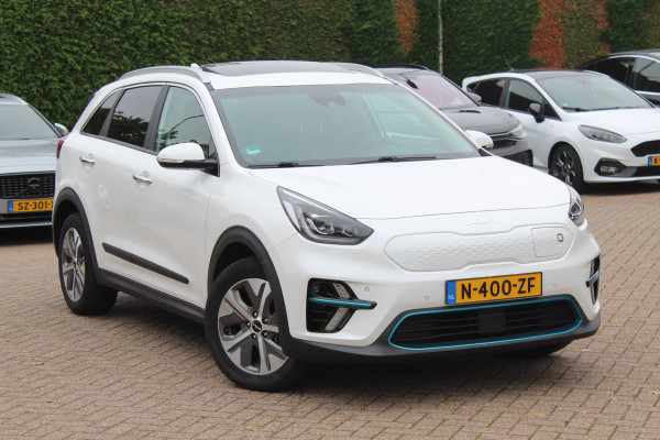 Kia e-Niro DynamicPlusLine 64 kWh / SoH 97.3% / Camera / Schuifdak / Leder / Keyless / Navigatie / Dodehoek / DAB / Cruise Control