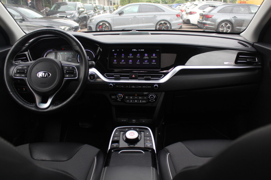 Kia e-Niro DynamicPlusLine 64 kWh / SoH 97.3% / Camera / Schuifdak / Leder / Keyless / Navigatie / Dodehoek / DAB / Cruise Control