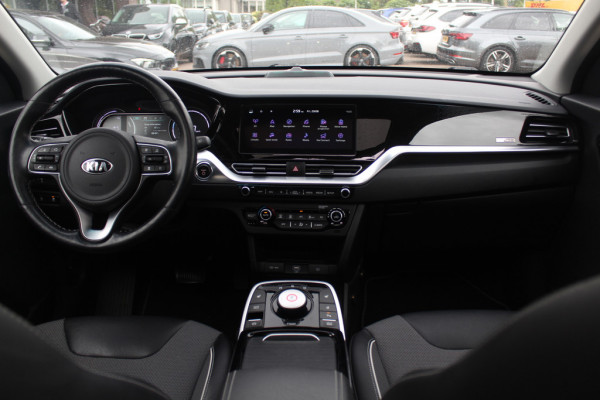 Kia e-Niro DynamicPlusLine 64 kWh / SoH 97.3% / Camera / Schuifdak / Leder / Keyless / Navigatie / Dodehoek / DAB / Cruise Control