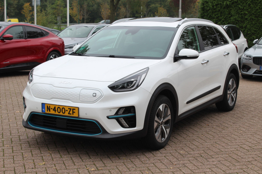Kia e-Niro DynamicPlusLine 64 kWh / SoH 97.3% / Camera / Schuifdak / Leder / Keyless / Navigatie / Dodehoek / DAB / Cruise Control