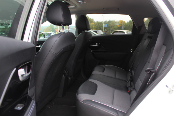 Kia e-Niro DynamicPlusLine 64 kWh / SoH 97.3% / Camera / Schuifdak / Leder / Keyless / Navigatie / Dodehoek / DAB / Cruise Control