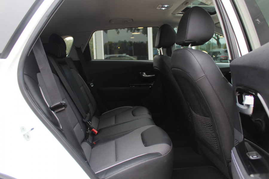 Kia e-Niro DynamicPlusLine 64 kWh / SoH 97.3% / Camera / Schuifdak / Leder / Keyless / Navigatie / Dodehoek / DAB / Cruise Control