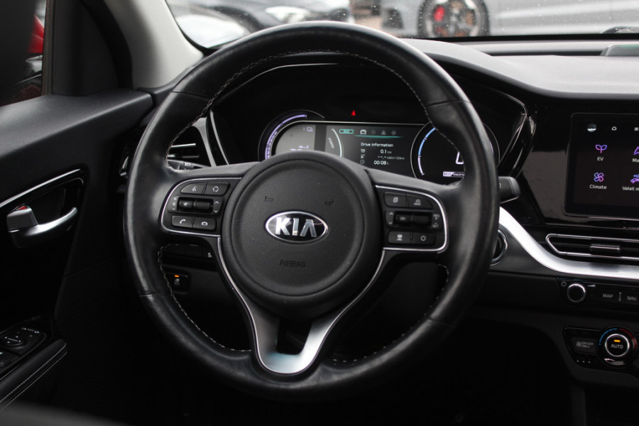 Kia e-Niro DynamicPlusLine 64 kWh / SoH 97.3% / Camera / Schuifdak / Leder / Keyless / Navigatie / Dodehoek / DAB / Cruise Control