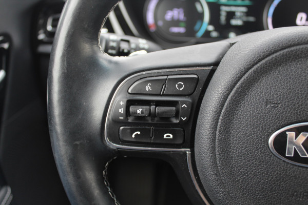 Kia e-Niro DynamicPlusLine 64 kWh / SoH 97.3% / Camera / Schuifdak / Leder / Keyless / Navigatie / Dodehoek / DAB / Cruise Control