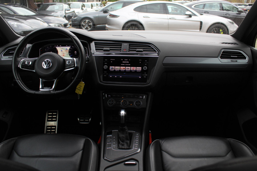 Volkswagen Tiguan 1.5 TSI ACT Highline Business 3x R-Line / Panoramadak / Camera / Leder / 20'' / Blackpack / CarPlay / DAB / Stoelverwarming / Virtual Cockpit / ACC