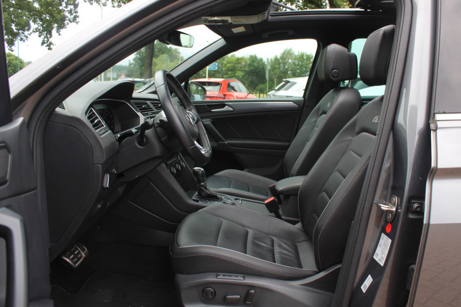 Volkswagen Tiguan 1.5 TSI ACT Highline Business 3x R-Line / Panoramadak / Camera / Leder / 20'' / Blackpack / CarPlay / DAB / Stoelverwarming / Virtual Cockpit / ACC