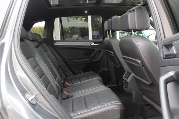 Volkswagen Tiguan 1.5 TSI ACT Highline Business 3x R-Line / Panoramadak / Camera / Leder / 20'' / Blackpack / CarPlay / DAB / Stoelverwarming / Virtual Cockpit / ACC