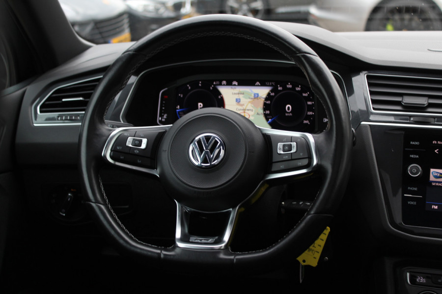 Volkswagen Tiguan 1.5 TSI ACT Highline Business 3x R-Line / Panoramadak / Camera / Leder / 20'' / Blackpack / CarPlay / DAB / Stoelverwarming / Virtual Cockpit / ACC