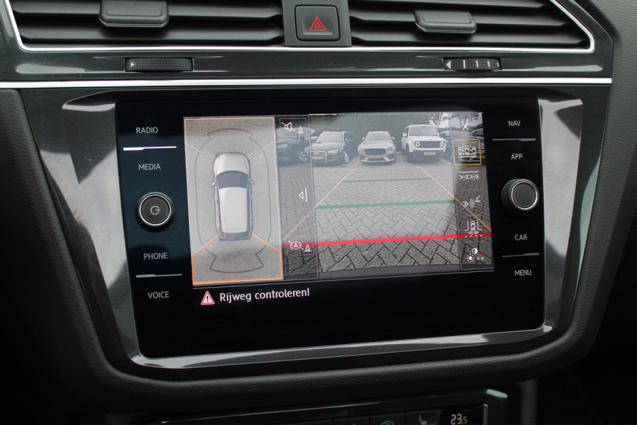 Volkswagen Tiguan 1.5 TSI ACT Highline Business 3x R-Line / Panoramadak / Camera / Leder / 20'' / Blackpack / CarPlay / DAB / Stoelverwarming / Virtual Cockpit / ACC