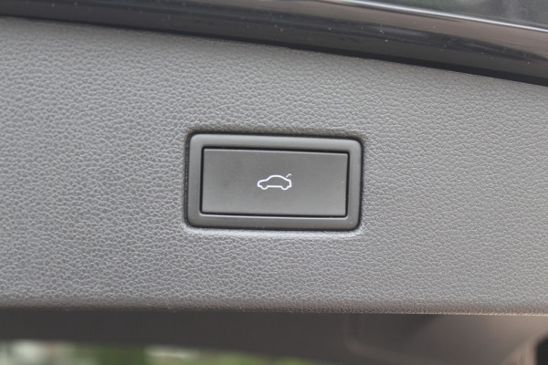 Volkswagen Tiguan 1.5 TSI ACT Highline Business 3x R-Line / Panoramadak / Camera / Leder / 20'' / Blackpack / CarPlay / DAB / Stoelverwarming / Virtual Cockpit / ACC