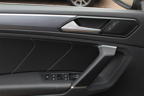 Volkswagen Tiguan 1.5 TSI ACT Highline Business 3x R-Line / Panoramadak / Camera / Leder / 20'' / Blackpack / CarPlay / DAB / Stoelverwarming / Virtual Cockpit / ACC