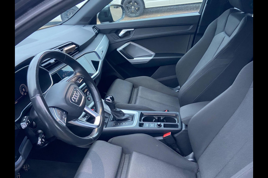 Audi Q3 45E TFSI S-LINE/AUT/CAMERA/MATRIX/BLINDSPOT/LANE/VIRTUAL