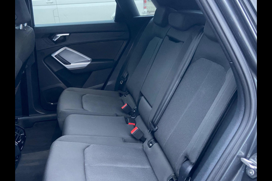 Audi Q3 45E TFSI S-LINE/AUT/CAMERA/MATRIX/BLINDSPOT/LANE/VIRTUAL