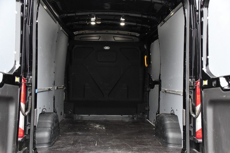 Ford Transit 350 2.0 TDCI L3H2 Black Edition GEEN BTW! 360 Camera, Adaptieve Cruise, Automaat, Sensoren, Stoelverwarming, Trekhaak, Uniek!