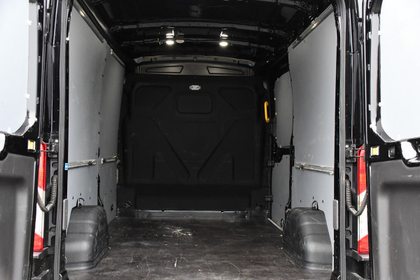 Ford Transit 350 2.0 TDCI L3H2 Black Edition GEEN BTW! 360 Camera, Adaptieve Cruise, Automaat, Sensoren, Stoelverwarming, Trekhaak, Uniek!