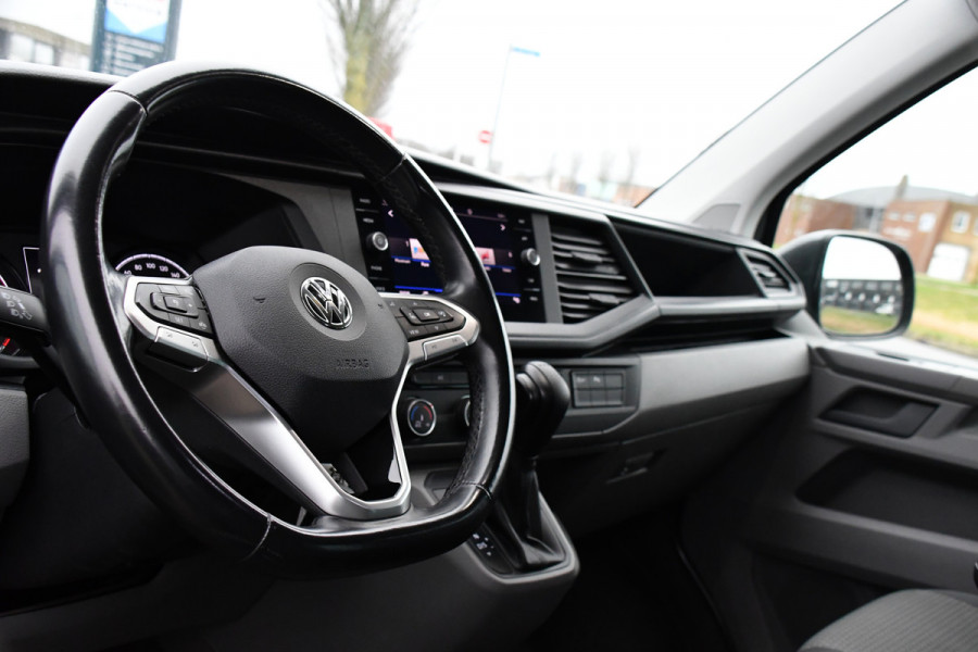 Volkswagen Transporter 2.0 TDI L2H1 DC Highline Adaptieve Cruise, Camera, Carplay, LED, 150pk, Automaat, Multimedia, Trekhaak, Uniek!