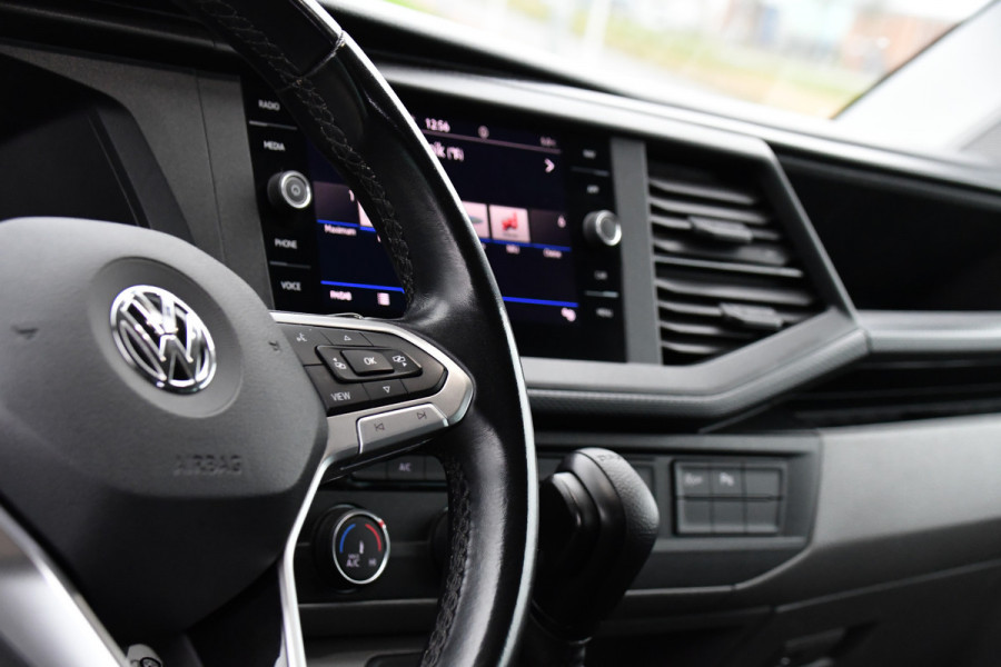 Volkswagen Transporter 2.0 TDI L2H1 DC Highline Adaptieve Cruise, Camera, Carplay, LED, 150pk, Automaat, Multimedia, Trekhaak, Uniek!