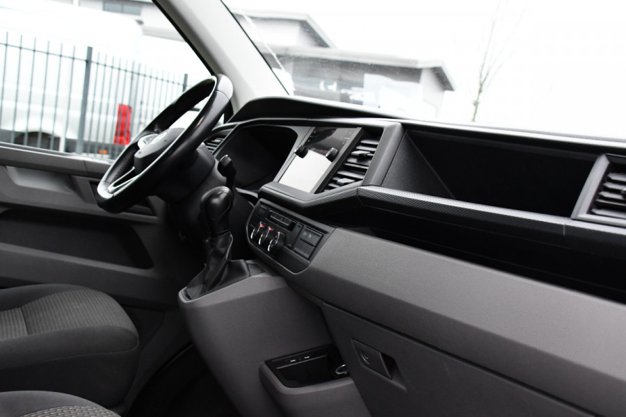 Volkswagen Transporter 2.0 TDI L2H1 DC Highline Adaptieve Cruise, Camera, Carplay, LED, 150pk, Automaat, Multimedia, Trekhaak, Uniek!