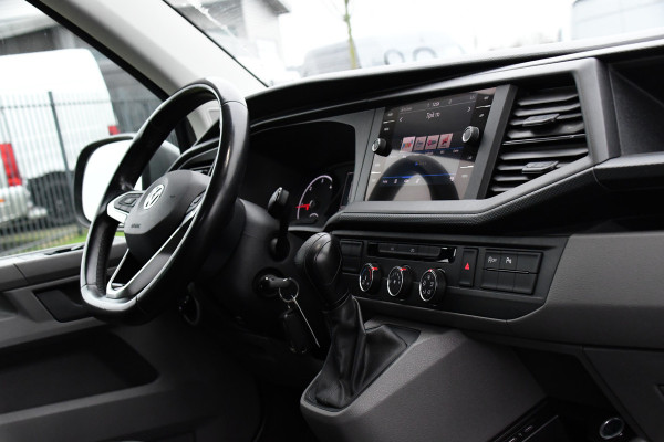 Volkswagen Transporter 2.0 TDI L2H1 DC Highline Adaptieve Cruise, Camera, Carplay, LED, 150pk, Automaat, Multimedia, Trekhaak, Uniek!