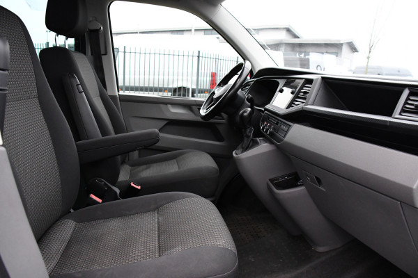 Volkswagen Transporter 2.0 TDI L2H1 DC Highline Adaptieve Cruise, Camera, Carplay, LED, 150pk, Automaat, Multimedia, Trekhaak, Uniek!