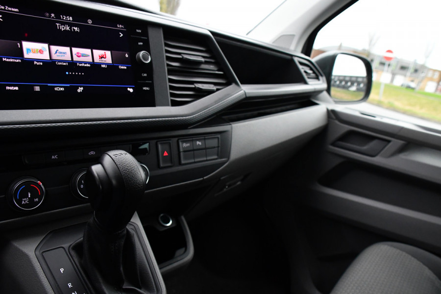Volkswagen Transporter 2.0 TDI L2H1 DC Highline Adaptieve Cruise, Camera, Carplay, LED, 150pk, Automaat, Multimedia, Trekhaak, Uniek!