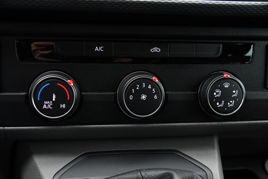 Volkswagen Transporter 2.0 TDI L2H1 DC Highline Adaptieve Cruise, Camera, Carplay, LED, 150pk, Automaat, Multimedia, Trekhaak, Uniek!