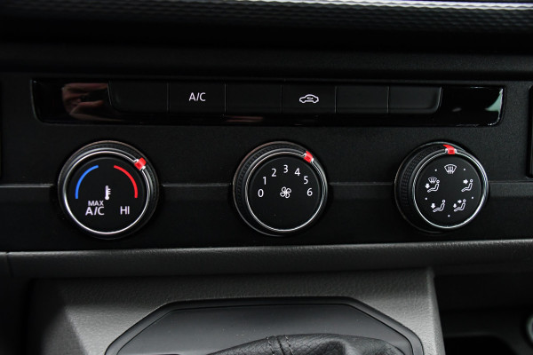 Volkswagen Transporter 2.0 TDI L2H1 DC Highline Adaptieve Cruise, Camera, Carplay, LED, 150pk, Automaat, Multimedia, Trekhaak, Uniek!