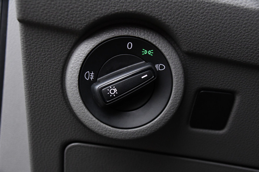 Volkswagen Transporter 2.0 TDI L2H1 DC Highline Adaptieve Cruise, Camera, Carplay, LED, 150pk, Automaat, Multimedia, Trekhaak, Uniek!